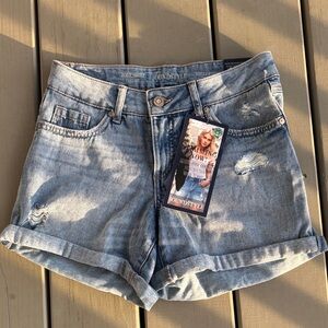 Women's SoundStyle Light Blue Distressed Denim Shorts Jamie short